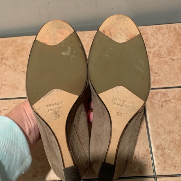 Bettina Round Toe Wedges in tan size 38 - Picture 8 of 12